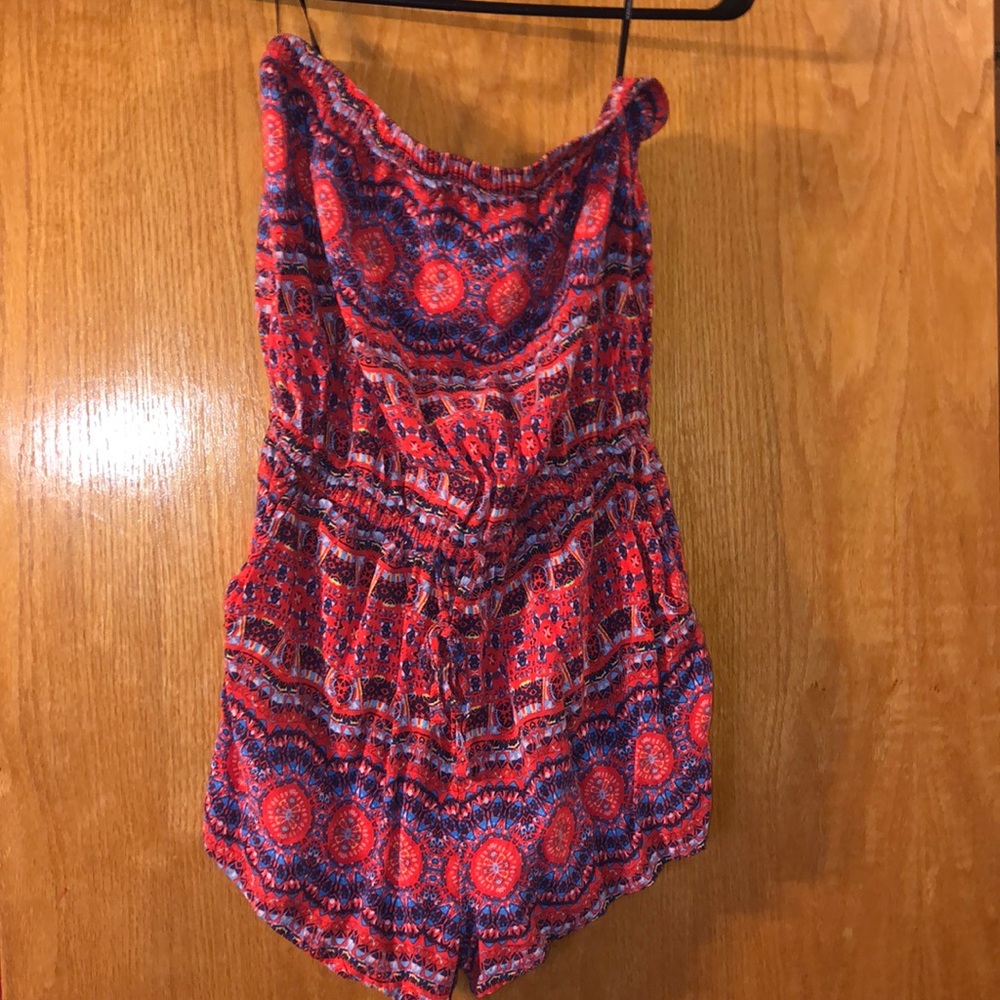 Pretty strapless romper😍